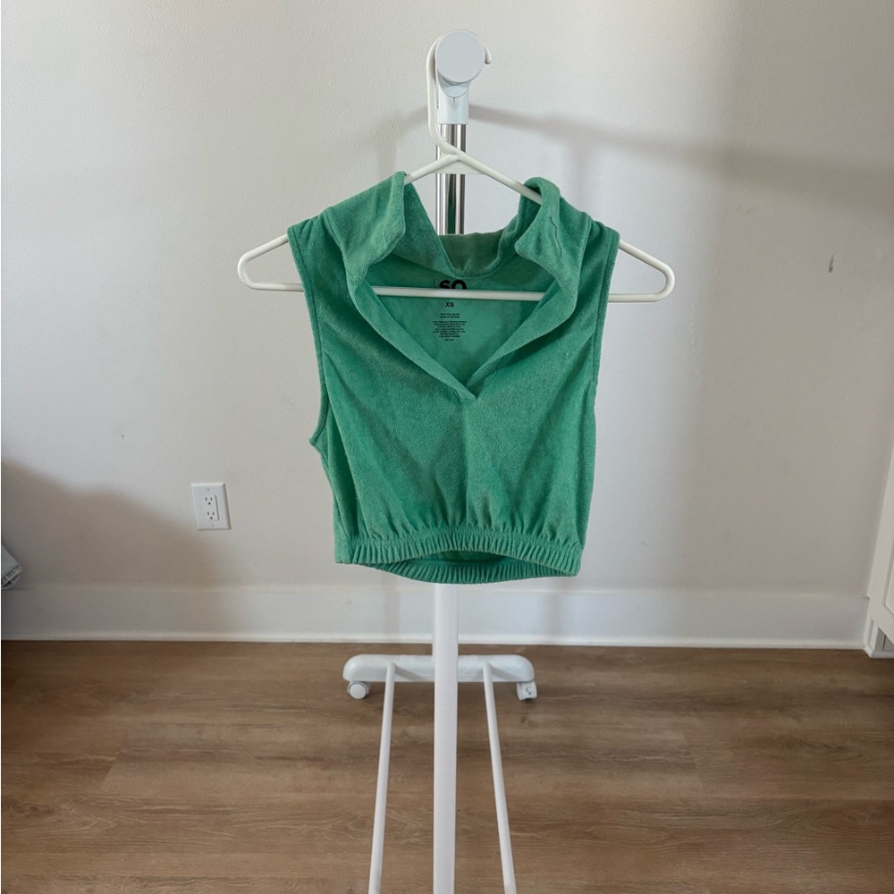 SO brand Green Sleeveless Hooded Crop Top and shorts set.  Super cute !!